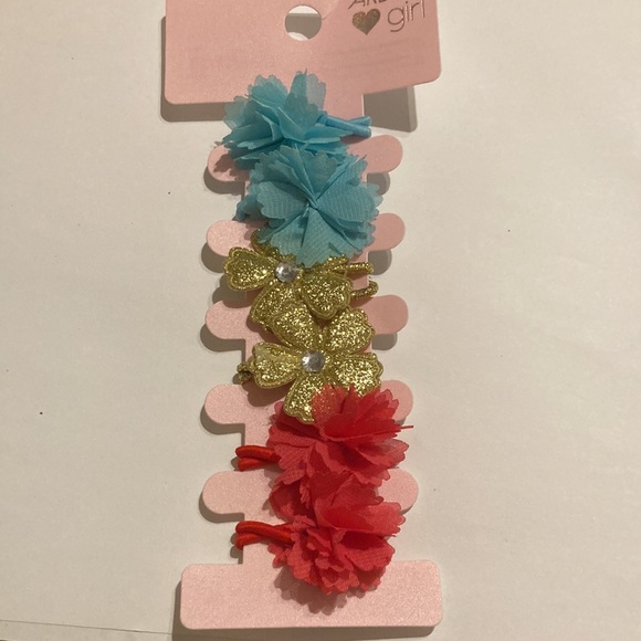 Ardene’s Girls Hair Tie Band and Flower Elastics - Picture 5 of 8